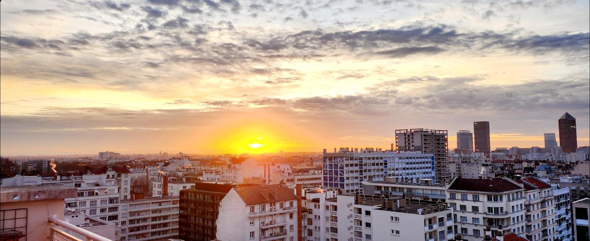 Plein Sud Terrasse Climatisation Garage Netflix Apartment Lyon Bagian luar foto