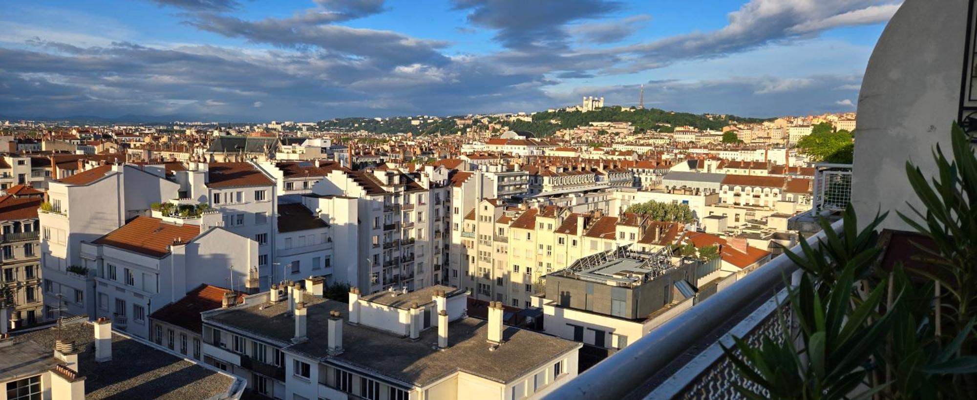 Plein Sud Terrasse Climatisation Garage Netflix Apartment Lyon Bagian luar foto
